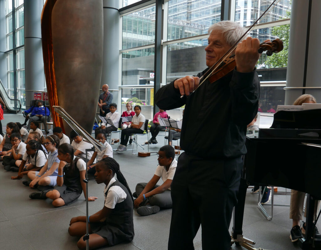 Canary-Wharf-concert-with-children-from-Water-City-Music